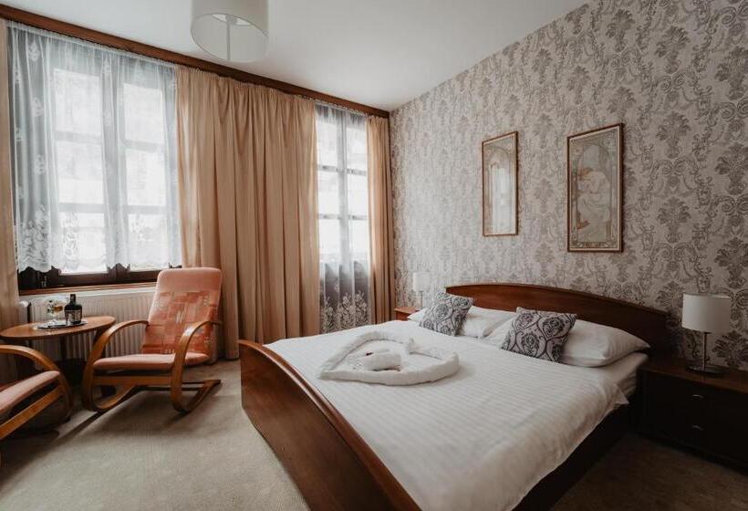 غرفة قياسية مزوَّدة بشُرفة, U Lípy