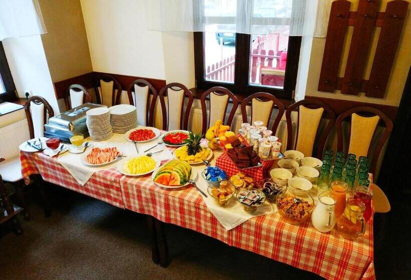 غرفة قياسية حمام مشترك, U Lípy