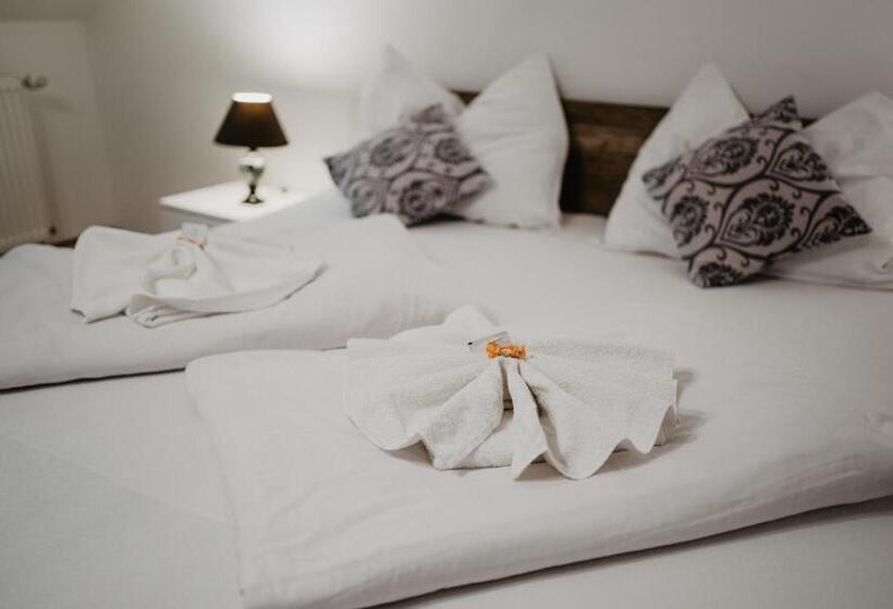 غرفة رباعية اقتصادية مع حمام مشترك, U Lípy