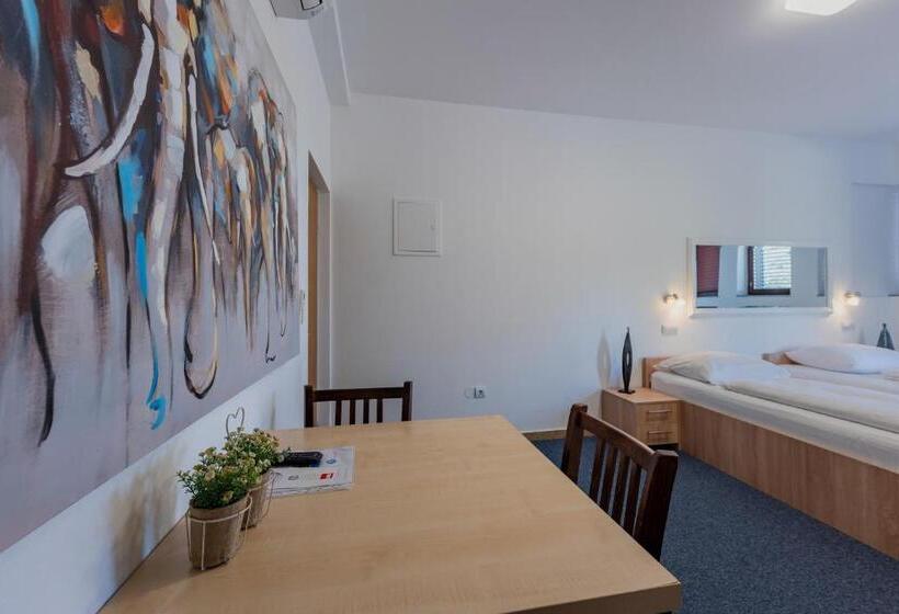 Студио Стандарт с Балконом, Aparthotel Plat