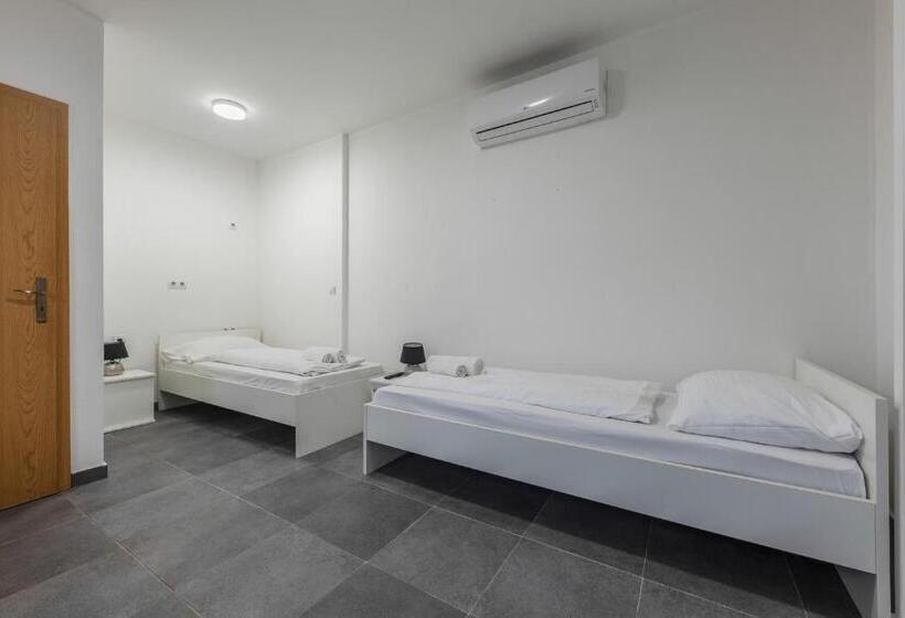 Номер Стандарт Вид на Бассейн, Aparthotel Plat