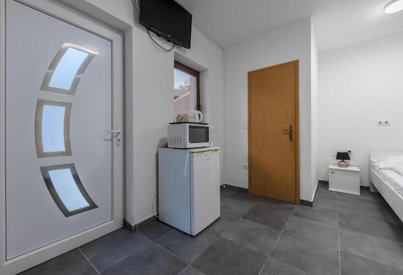 Номер Стандарт Вид на Бассейн, Aparthotel Plat