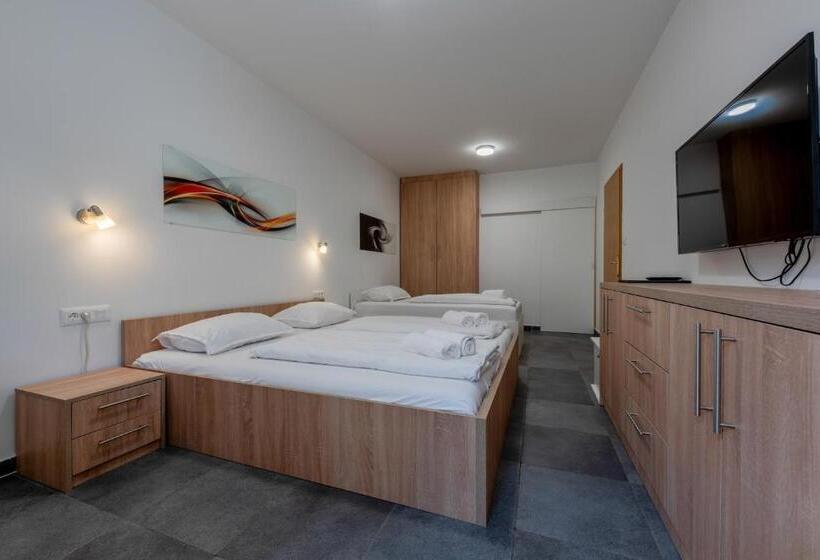 舒适三人间, Aparthotel Plat