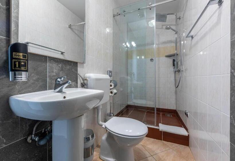 舒适三人间, Aparthotel Plat