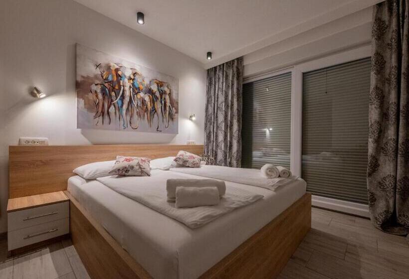 Номер Deluxe с Балконом, Aparthotel Plat