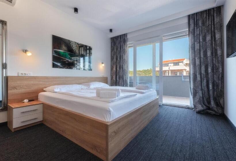 带阳台的豪华间, Aparthotel Plat