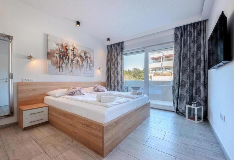 Номер Deluxe с Балконом, Aparthotel Plat