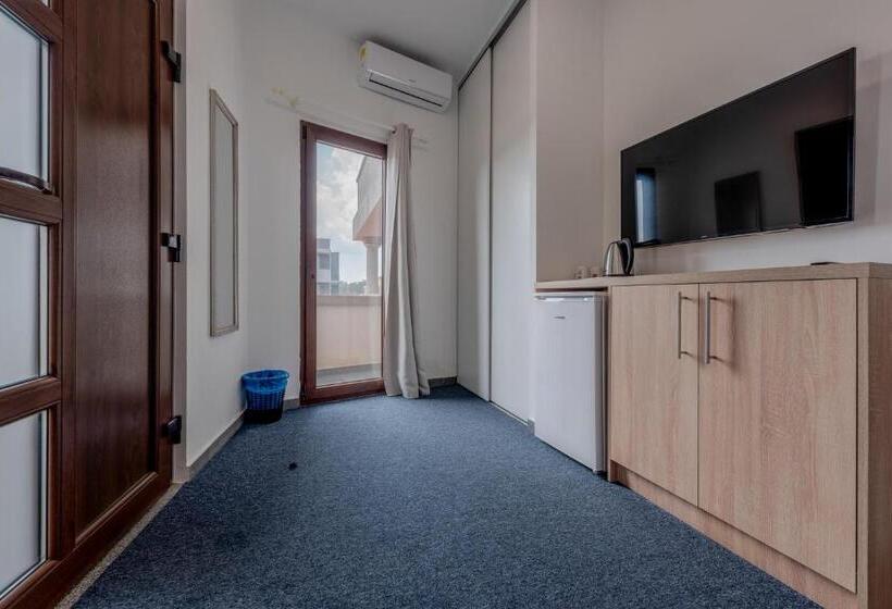 Номер Комфорт Вид на Бассейн, Aparthotel Plat