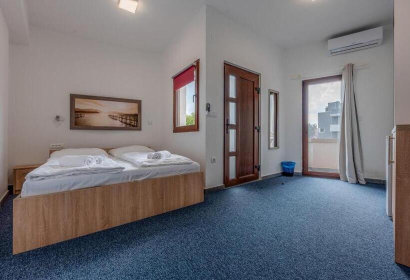 舒适房间带泳池景, Aparthotel Plat