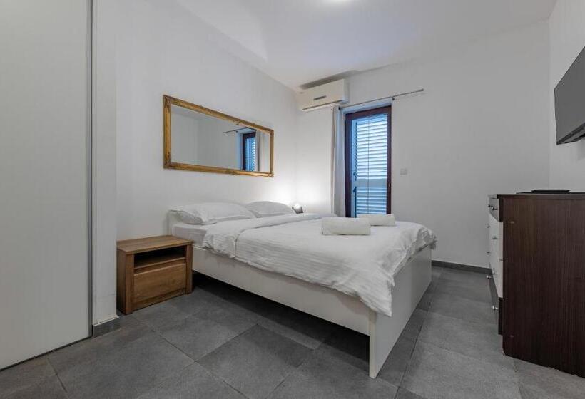 标准工作室带泳池景, Aparthotel Plat