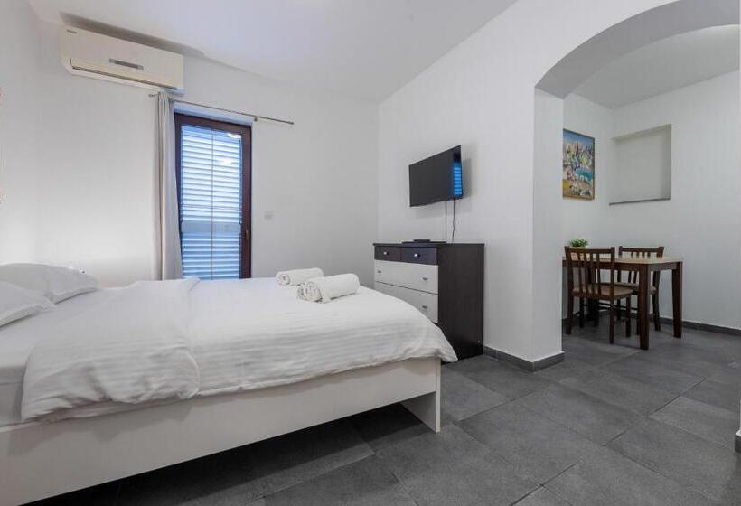 标准工作室带泳池景, Aparthotel Plat