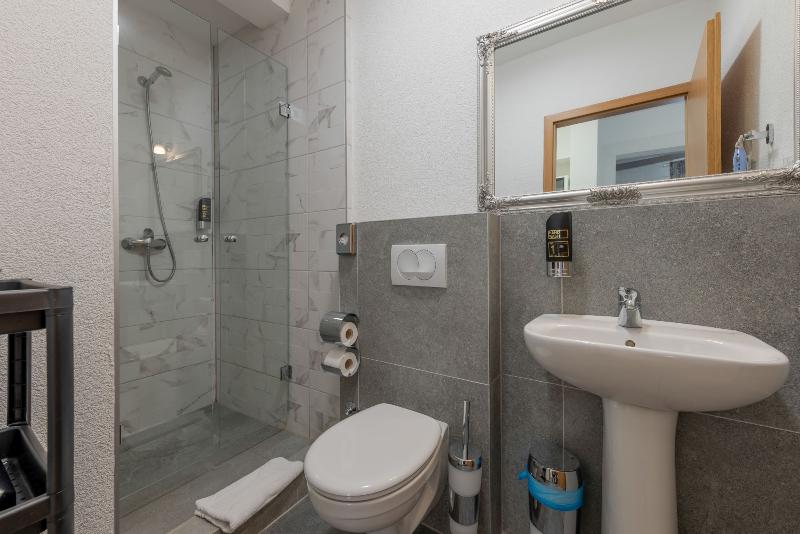 家庭间, Aparthotel Plat