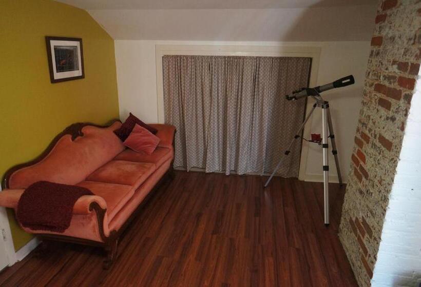 اتاق کلاسیک با چشمانداز شهر, Hostel Auberge Nola