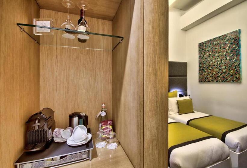 اتاق لوکس, Ursulino Valletta