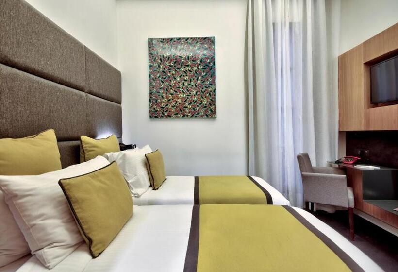 اتاق لوکس, Ursulino Valletta