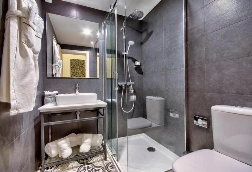 اتاق لوکس, Ursulino Valletta