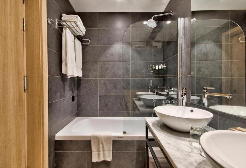 اتاق سوپریور, Ursulino Valletta