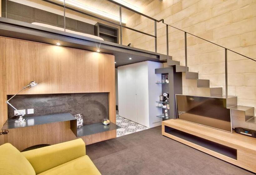 سوییت دوبلکس, Ursulino Valletta