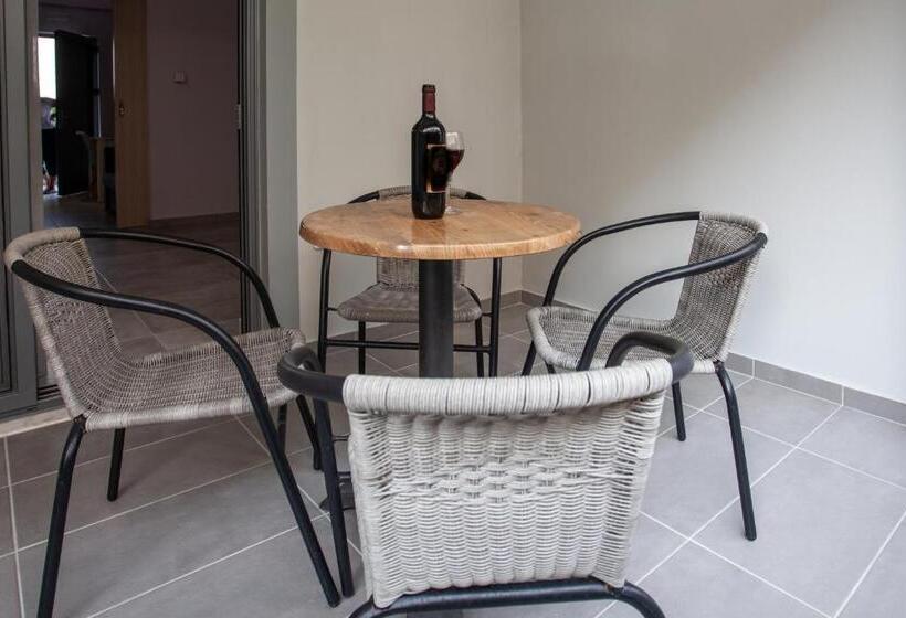 Апартаменты Deluxe 1 Спальня Боковой Вид на Море, Gold Apartments