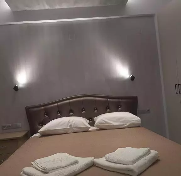 デラックスジュニアスイート, Gold Apartments