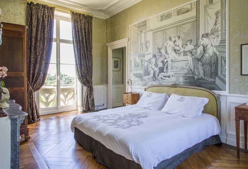 סוויטה דלוקס, Château Des Tesnières