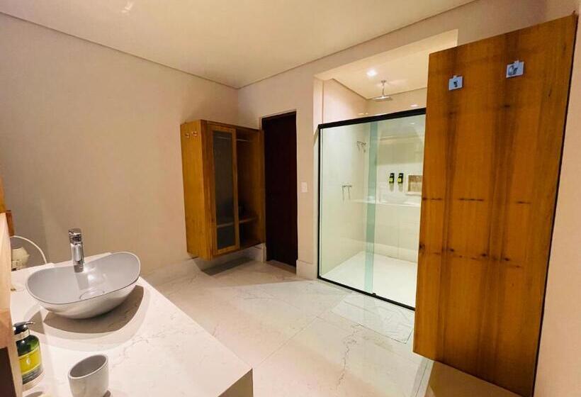 חדר דלוקס, Hiu