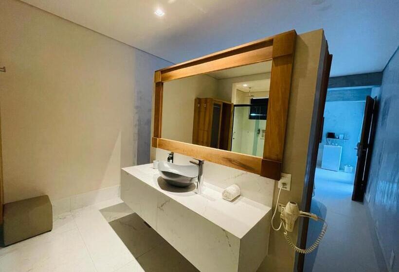 חדר דלוקס, Hiu