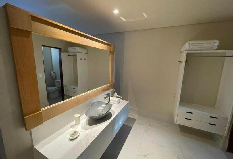 חדר דלוקס, Hiu