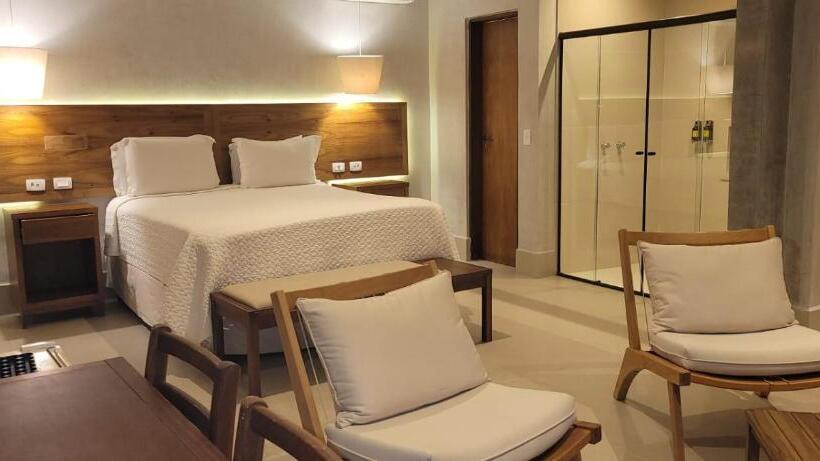 חדר סטנדרט לשלושה, Hiu