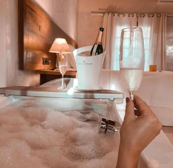 חדר סטנדרט לארבעה, Hiu