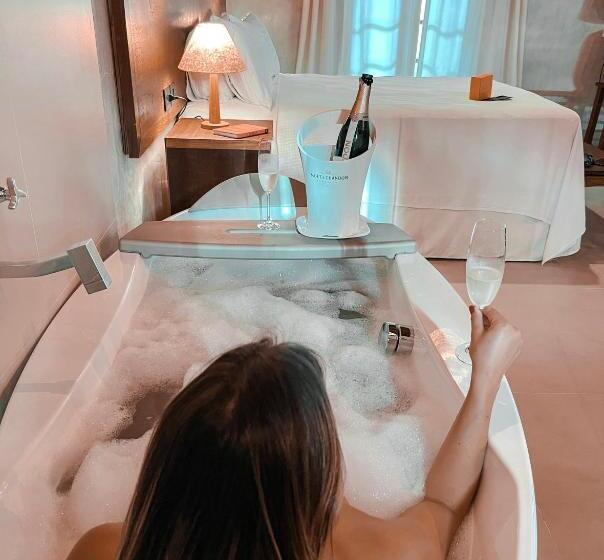 חדר סטנדרט לארבעה, Hiu