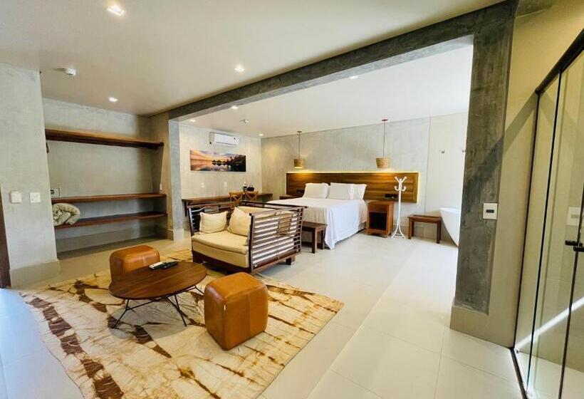 חדר סטנדרט לשלושה עם טרסה, Hiu