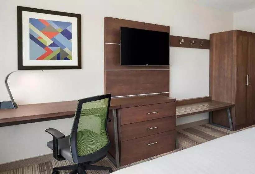 身障者適用キングサイズベッドルーム, Holiday Inn Express & Suites Duluth North   Miller Hill, An Ihg