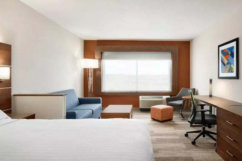 キングサイズベッドのスイートルーム, Holiday Inn Express & Suites Duluth North   Miller Hill, An Ihg