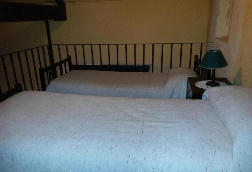 غرفة قياسية رباعية مزودة بشُرفة, Hostería Restaurante Del Puerto