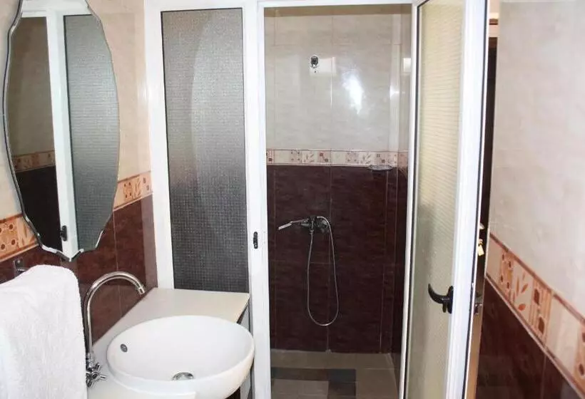 اتاق خانوادگی, Residence Le Lotus