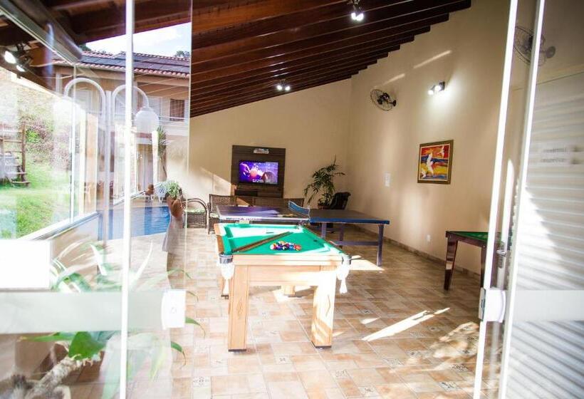 스탠다드 트리플 룸 풀장 전망, Pousada Pompeia