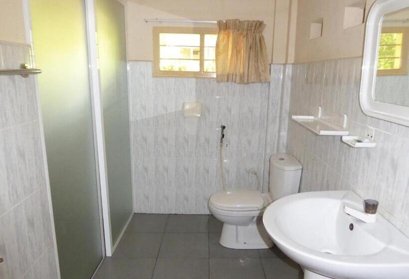 이코노미 룸, Riviera Resort