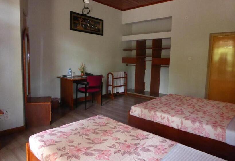 패밀리 룸, Riviera Resort