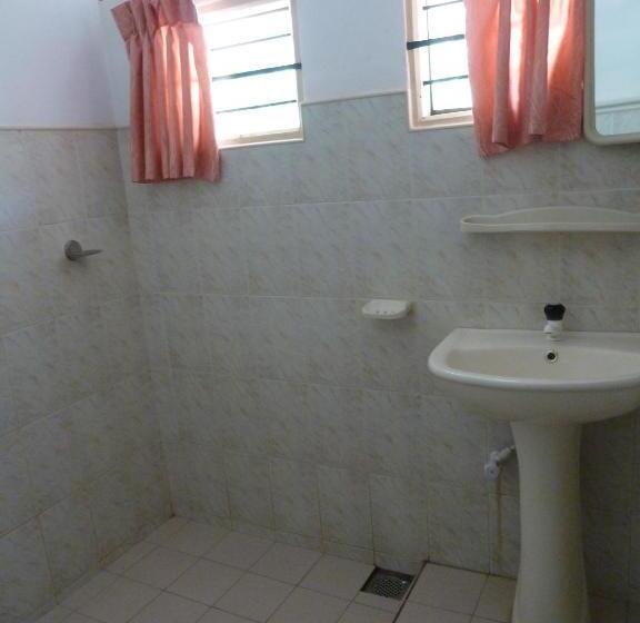 이코노미 룸, Riviera Resort