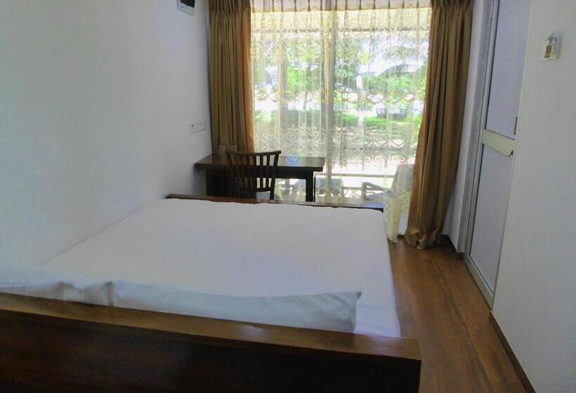 스탠다드 룸 호수 전망, Riviera Resort