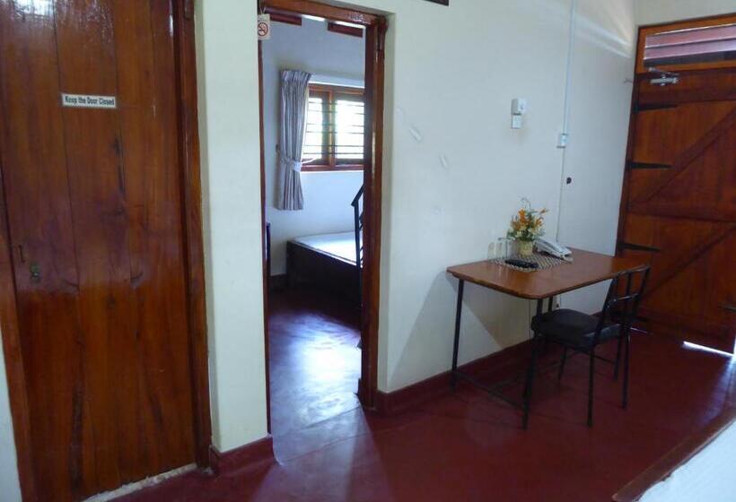 패밀리 룸, Riviera Resort