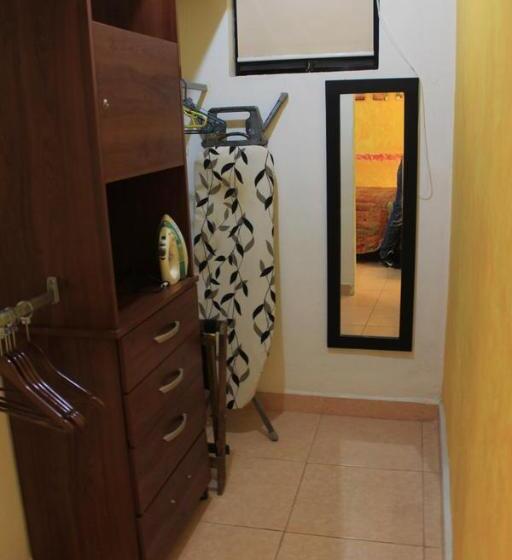 استودیوی استاندارد, Terracota Corner Rooms