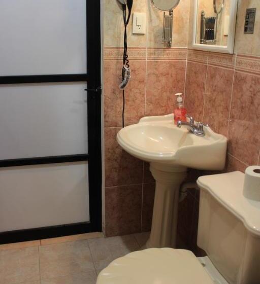 استودیوی استاندارد, Terracota Corner Rooms