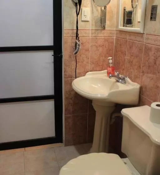 استودیوی استاندارد, Terracota Corner Rooms