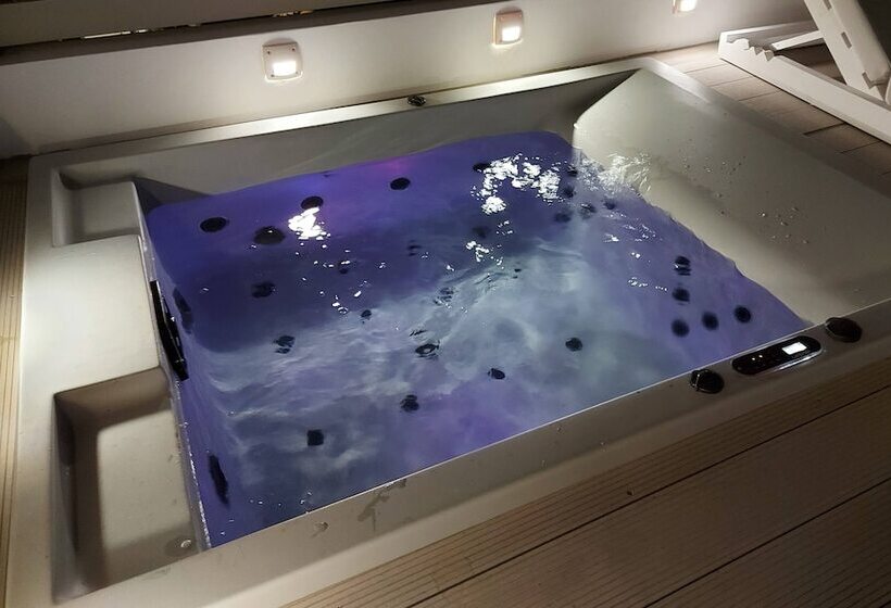 جناح بريميوم مطل علي البحر, Kandiani Bleu Ciel