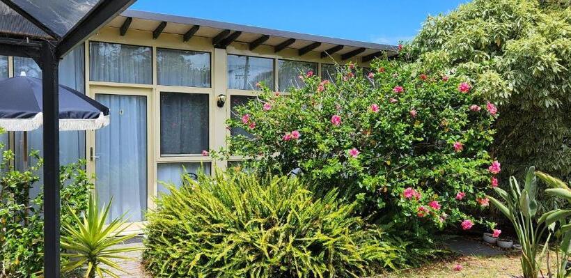 חדר סטנדרט לשלושה עם נוף לגינה, Peninsula Beach Motel