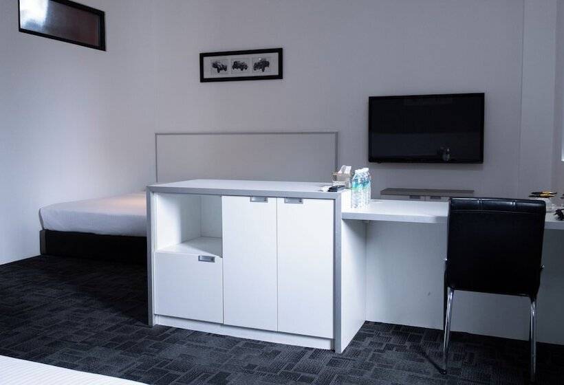 חדר משפחתי, Beverly