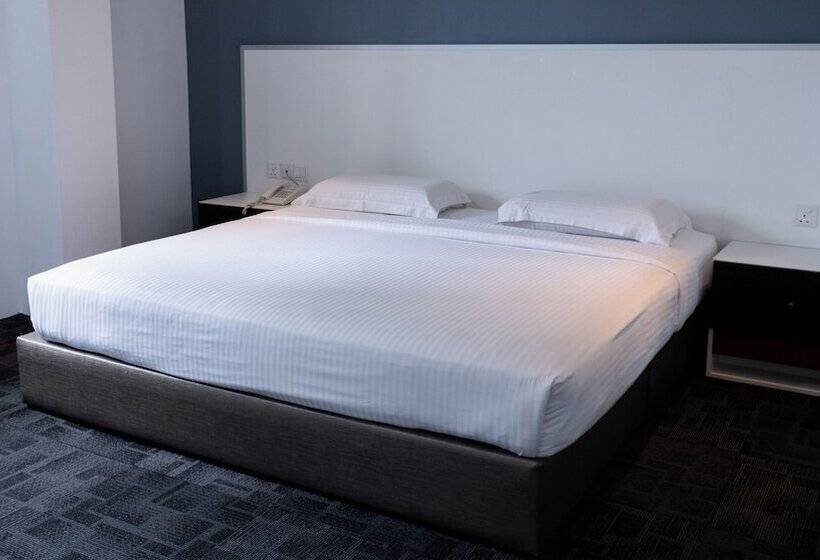 חדר משפחתי, Beverly