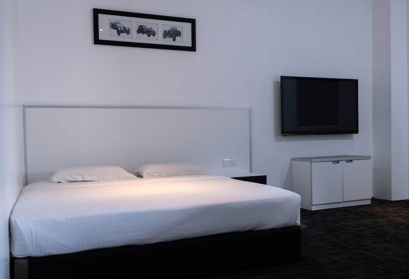 חדר משפחתי, Beverly